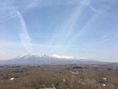 4月昼　那須連山