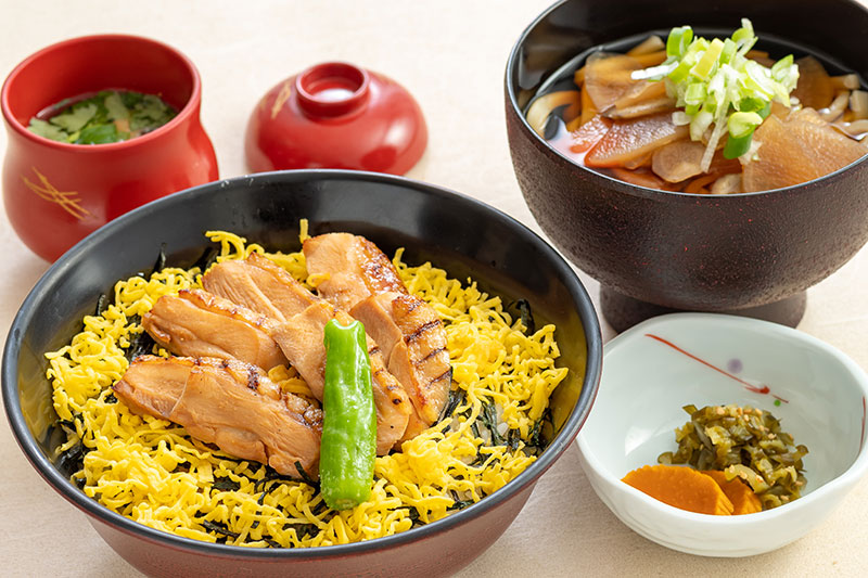 こだわり鶏丼とけんちんうどんのセット